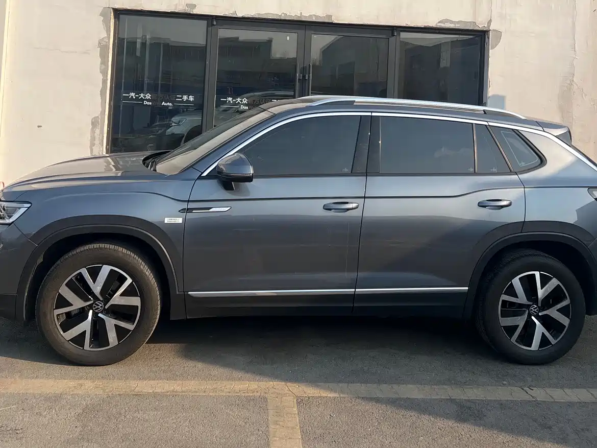 Volkswagen Tayron 2023 330TSI 2WD Luxury Plus Advanced Edition фото 3