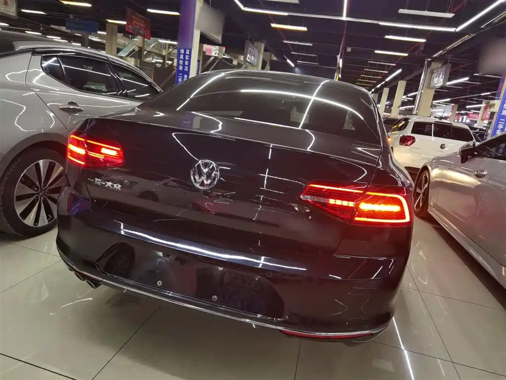Volkswagen Magotan 2018 330TSI DSG Leading фото 4