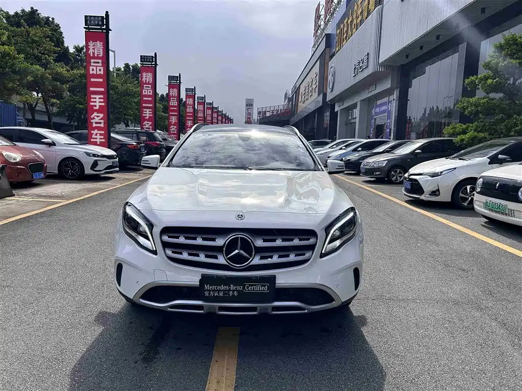 Mercedes-Benz GLA 2018 GLA 200 Fashion фото 2