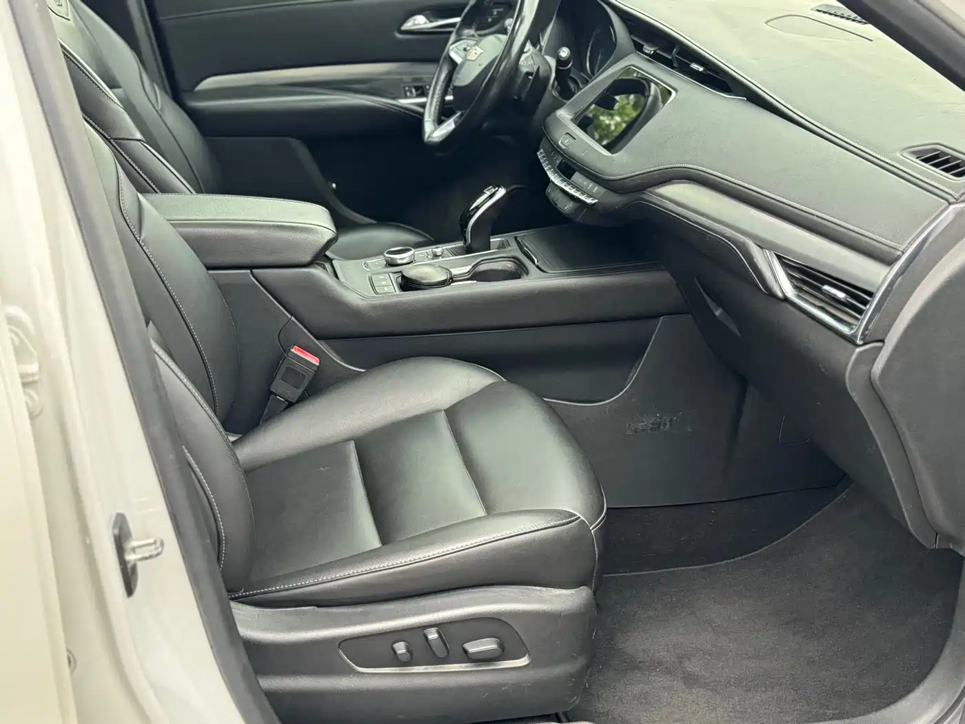 Cadillac XT4 2020 28T FWD Leading Trim фото 6