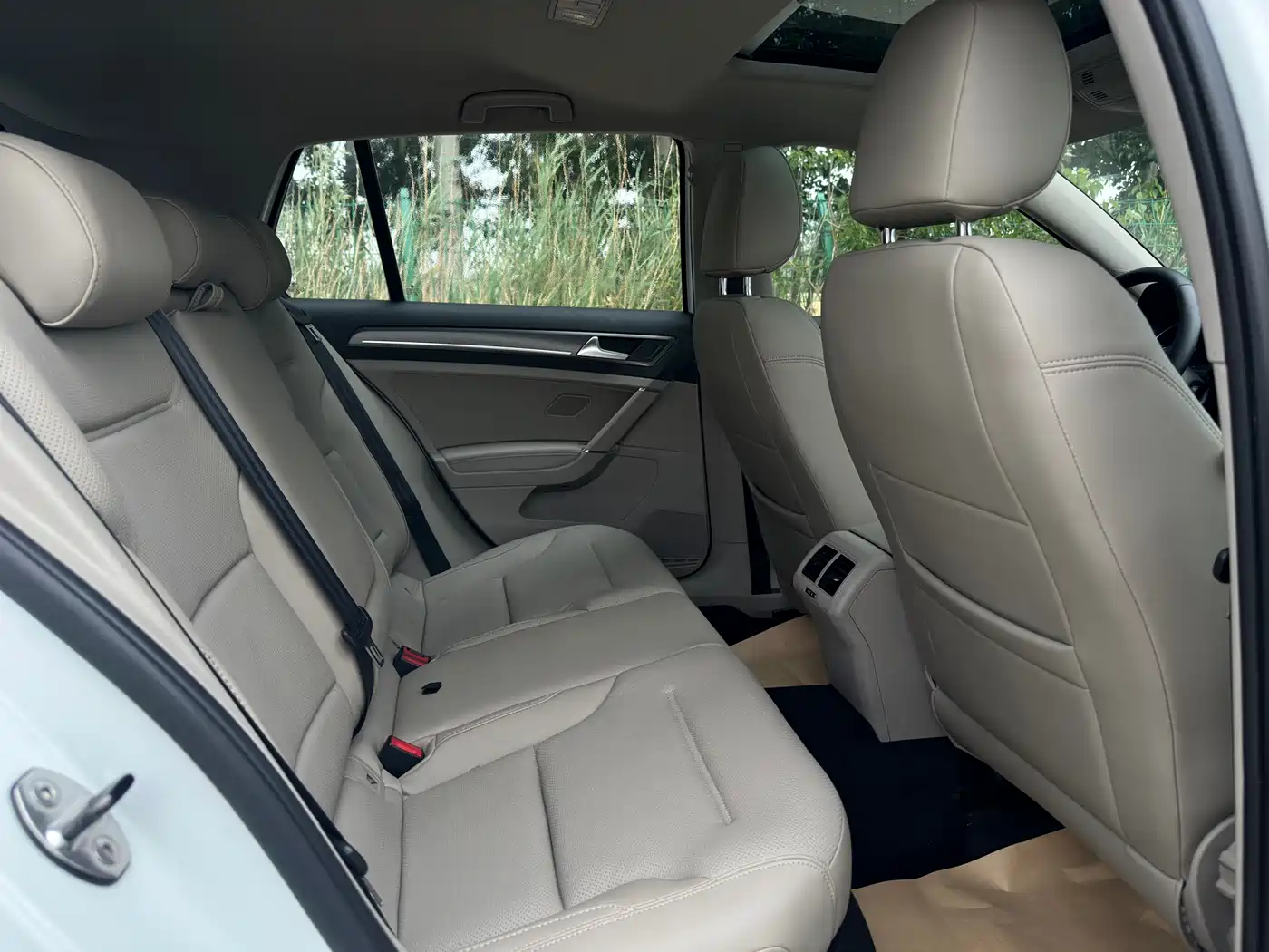 Volkswagen Golf 2014 1.6L Automatic Comfort фото 9