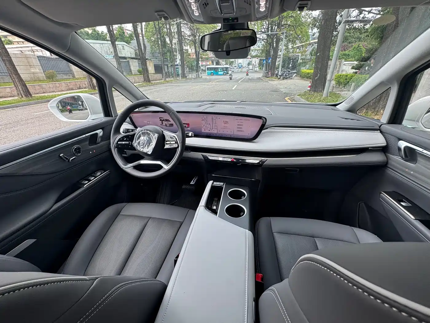 Buick GL8 New Energy 2026 Luzun Smart Luxury Avenir Edition фото 4