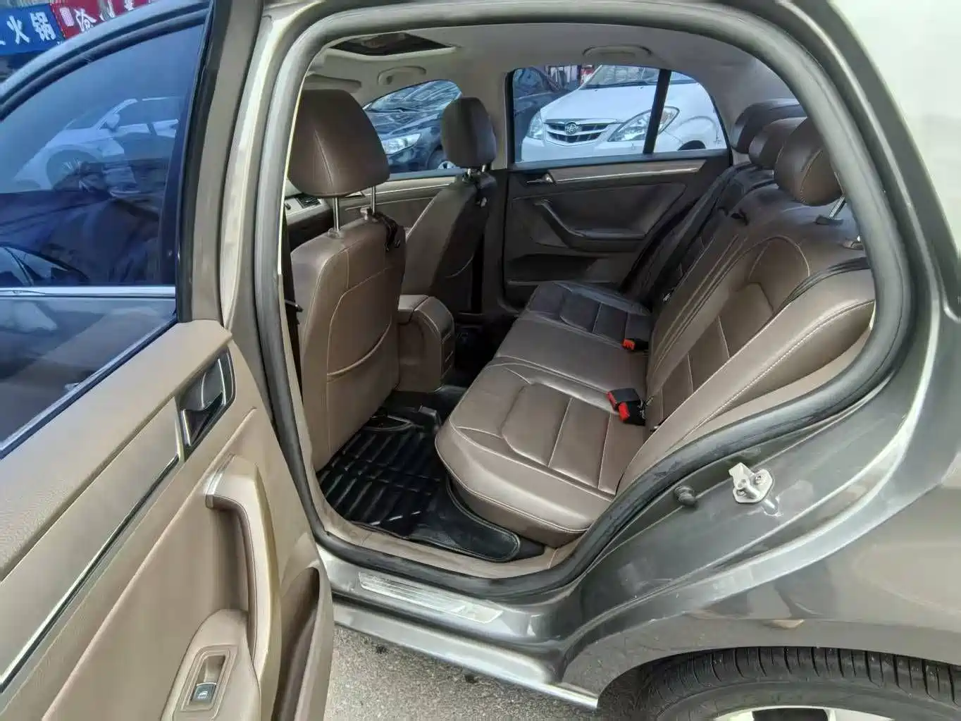 Volkswagen Bora 2014 1.6L Automatic Comfort Edition фото 9