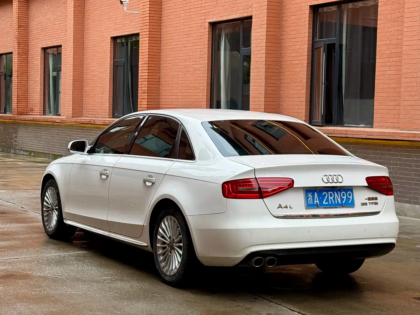 Audi A4L 2016 35 TFSI Collector's Edition S line Comfort фото 6