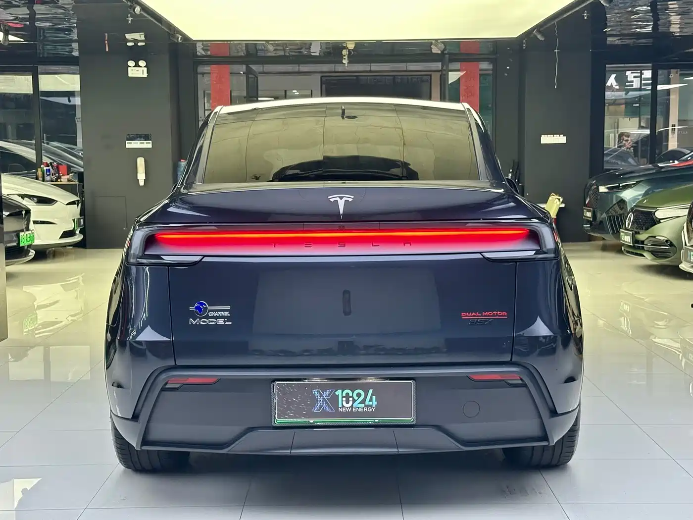 TESLA MODEL Y