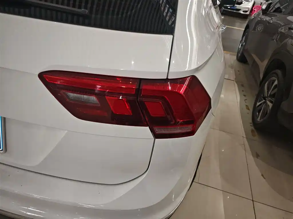 Volkswagen Tiguan L 2018 330TSI Automatic 2WD Comfort Edition фото 8