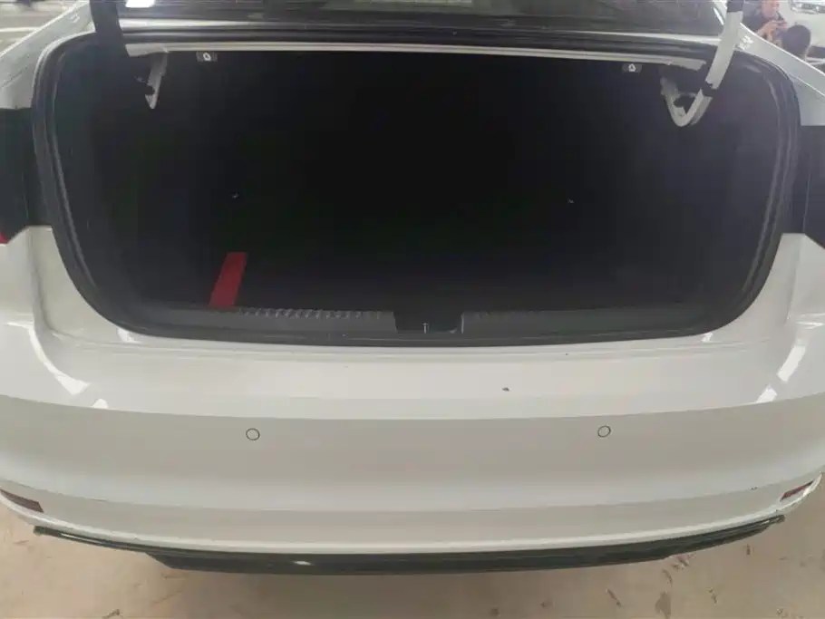 Volkswagen Sagitar 2018 280TSI DSG Spark Edition фото 4