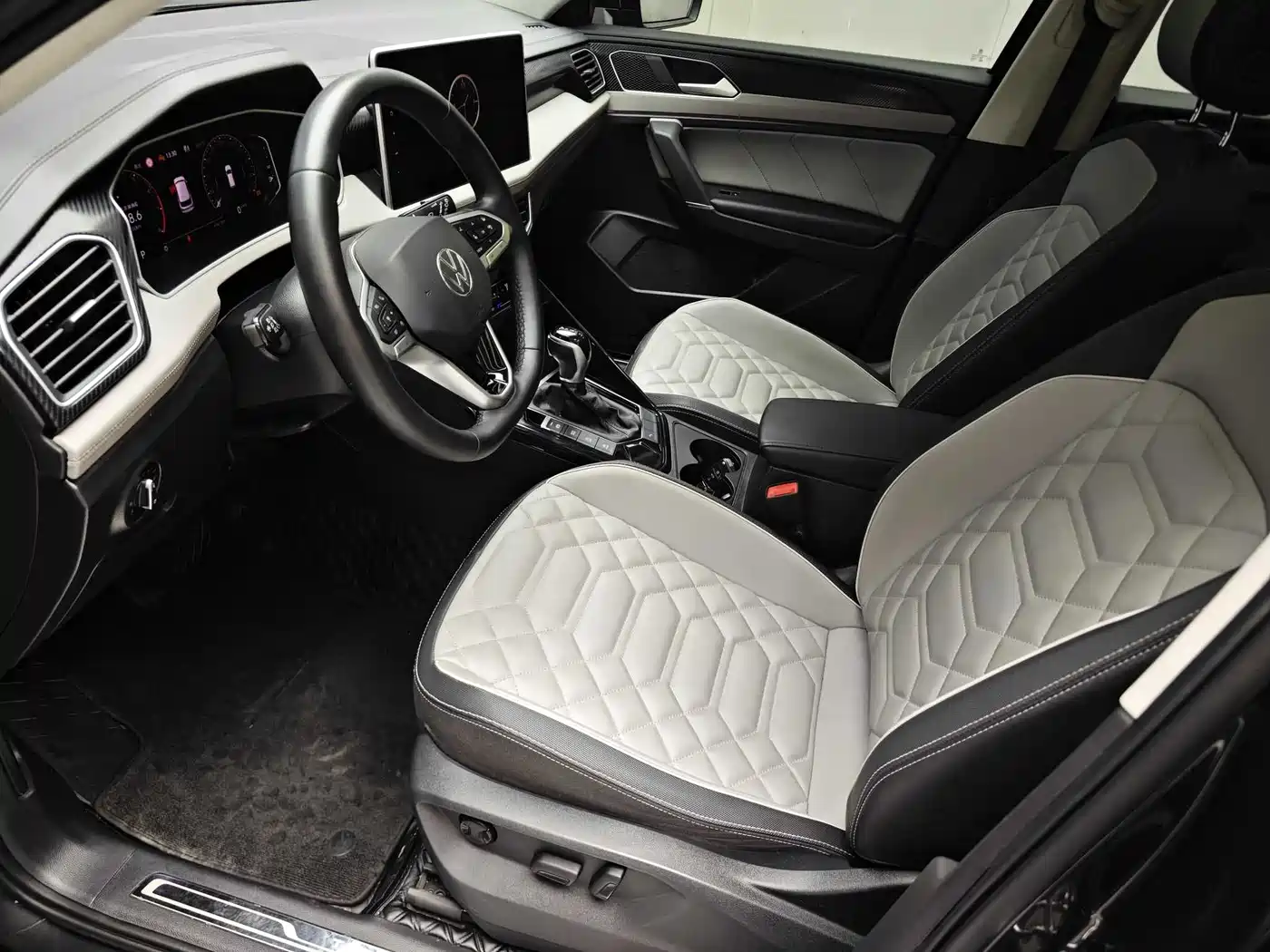 Volkswagen Tayron 2024 330TSI 2WD Luxury Plus Advanced фото 9