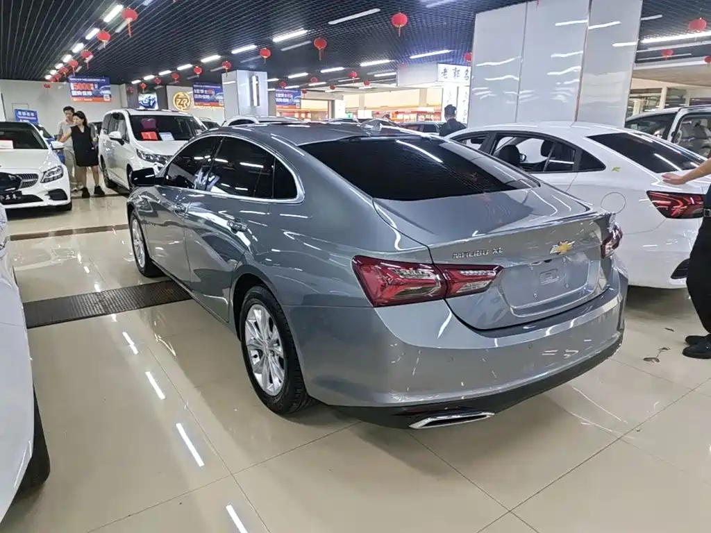 Photo 5 - Chevrolet Malibu XL