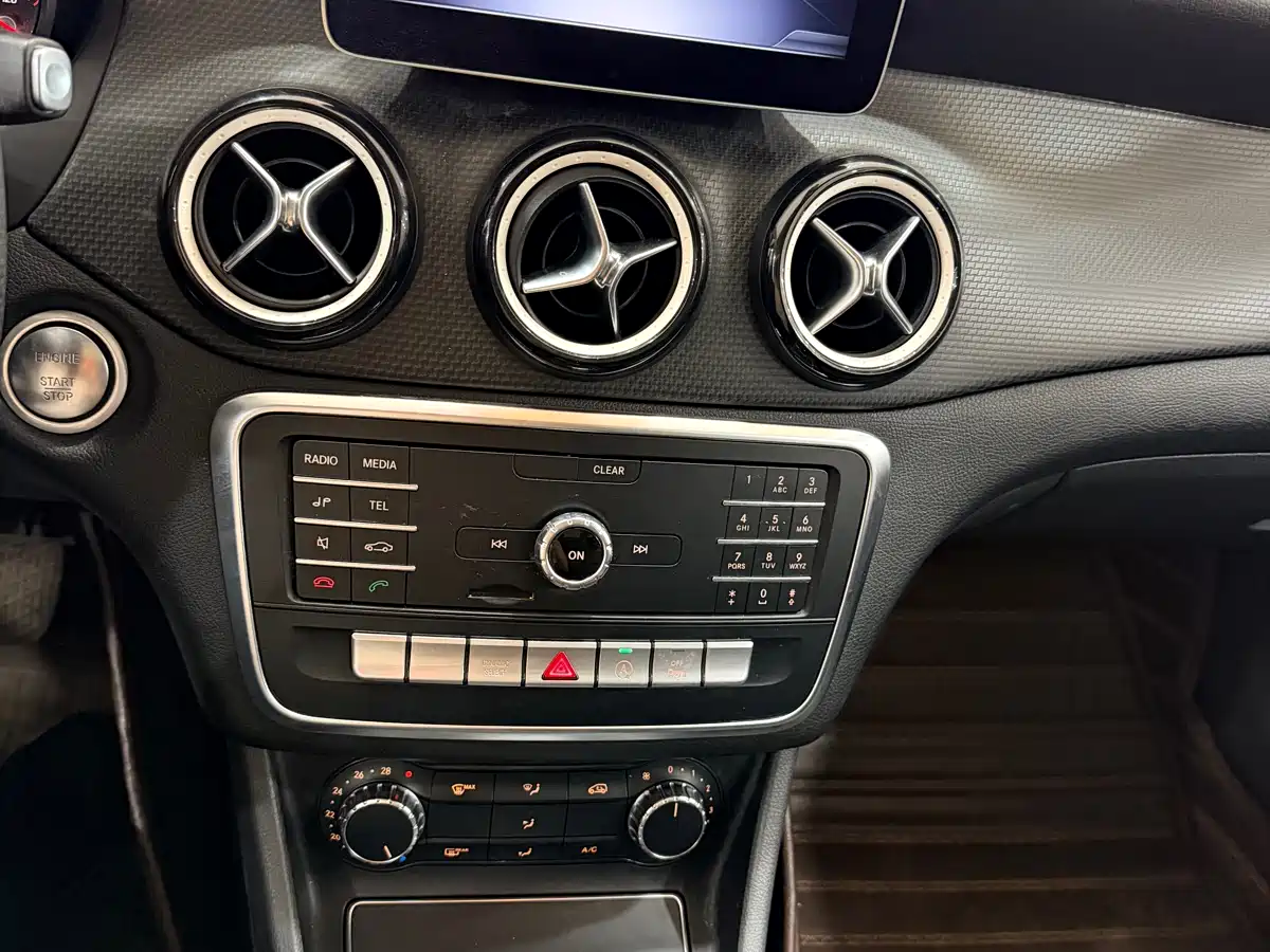 Mercedes-Benz GLA 2019 GLA 200 Dynamic фото 13