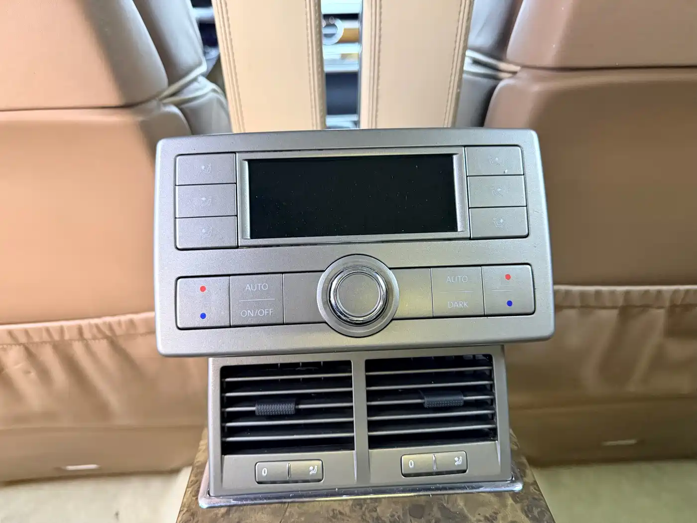 Volkswagen Phaeton 2011 3.6L V6 4-seat Long Wheelbase Individual фото 13