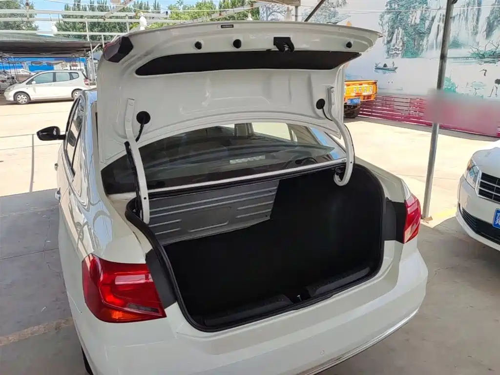Volkswagen Jetta 2017 1.5L Manual Comfort фото 18