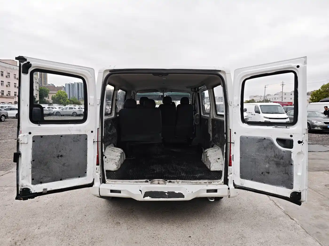 SAIC Maxus Xintu V80 2018 2.5T AMT Aoyun Short Wheelbase Ultra Low Roof 5-6-seater фото 11
