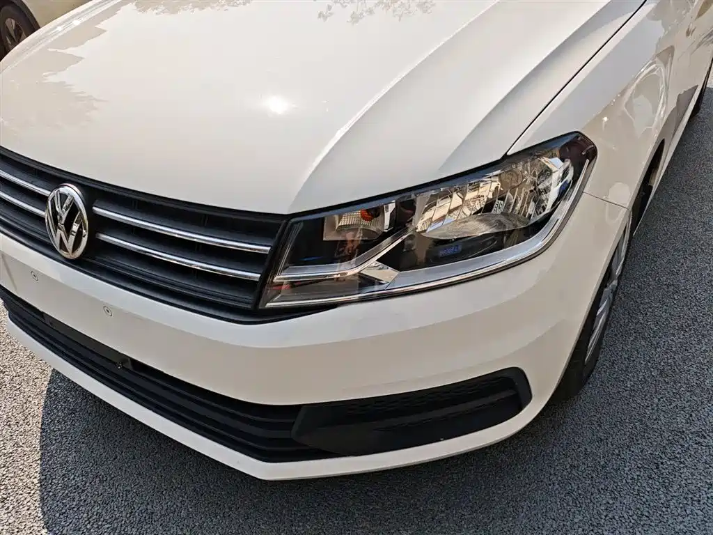VOLKSWAGEN SANTANA