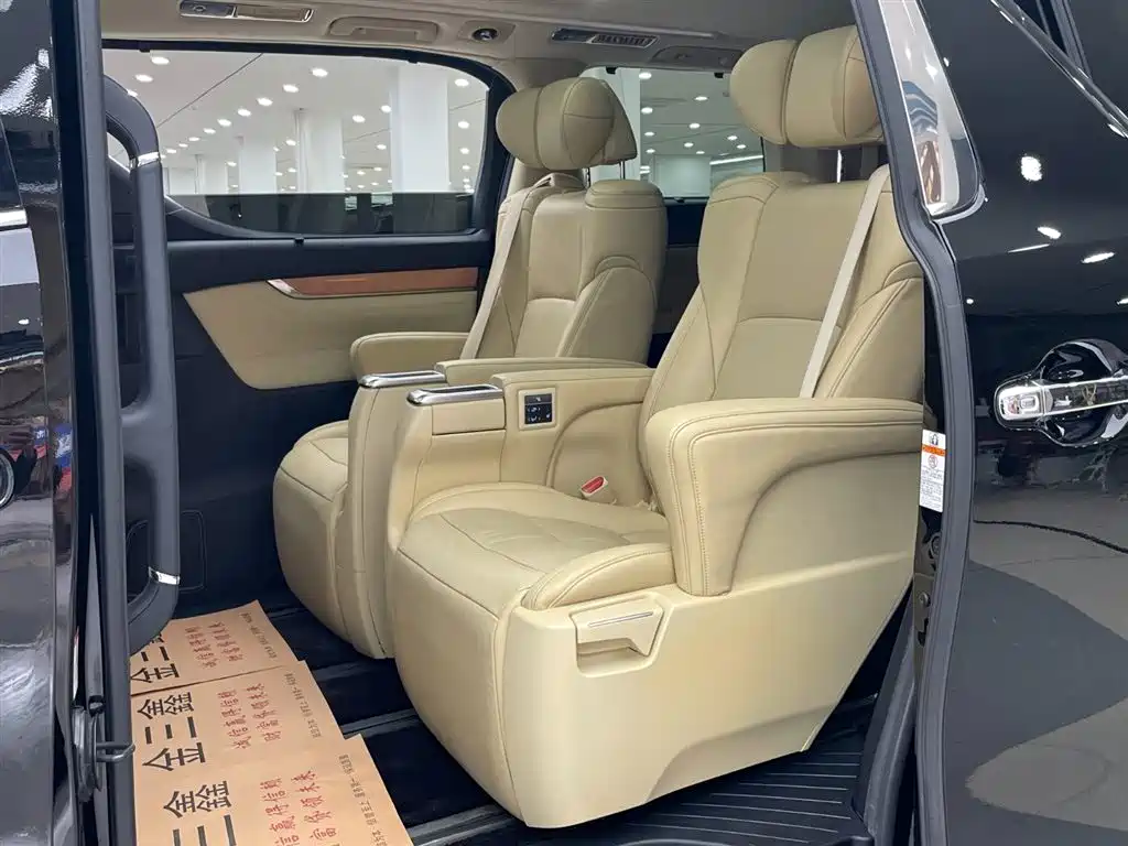 Toyota Alphard 2020 Hybrid 2.5L Luxury Edition фото 16
