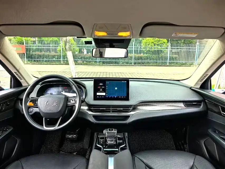 Hongqi E-QM5 2022 431km Charging Enjoyment Edition фото 2