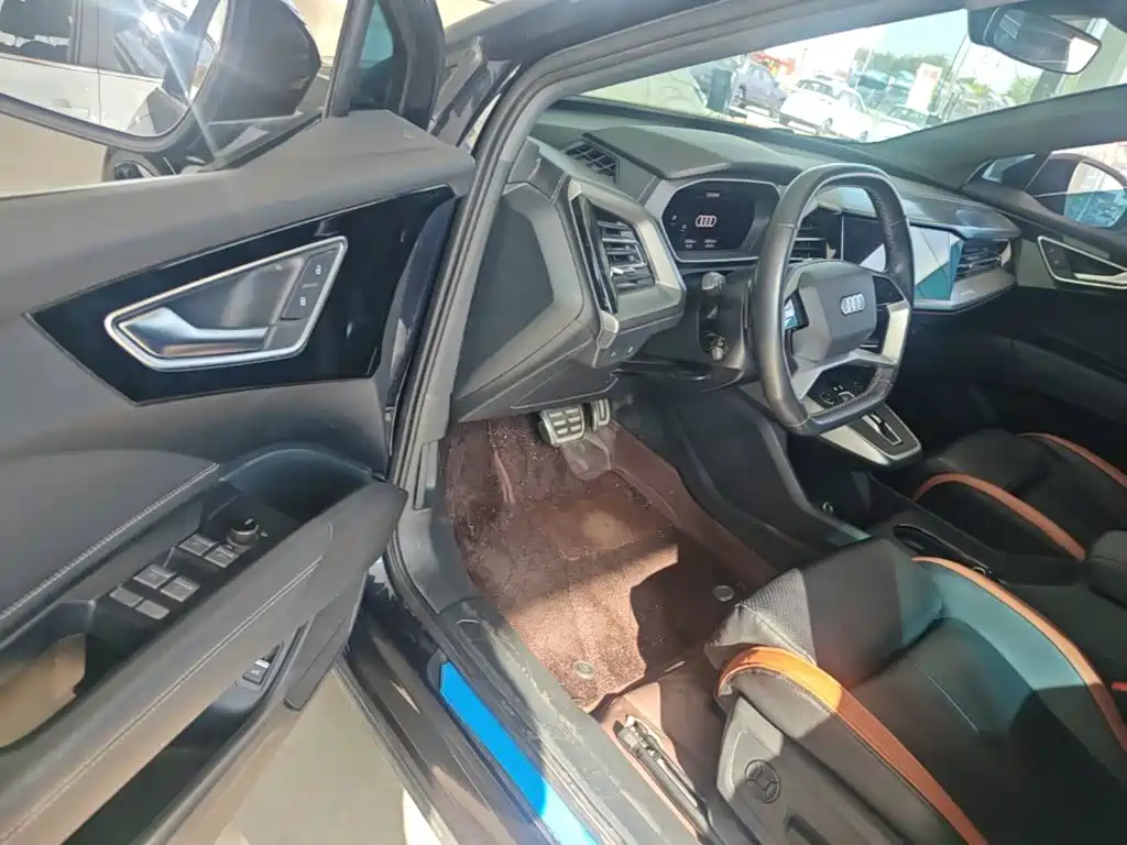 Photo 16 - Audi Q4 e-tron