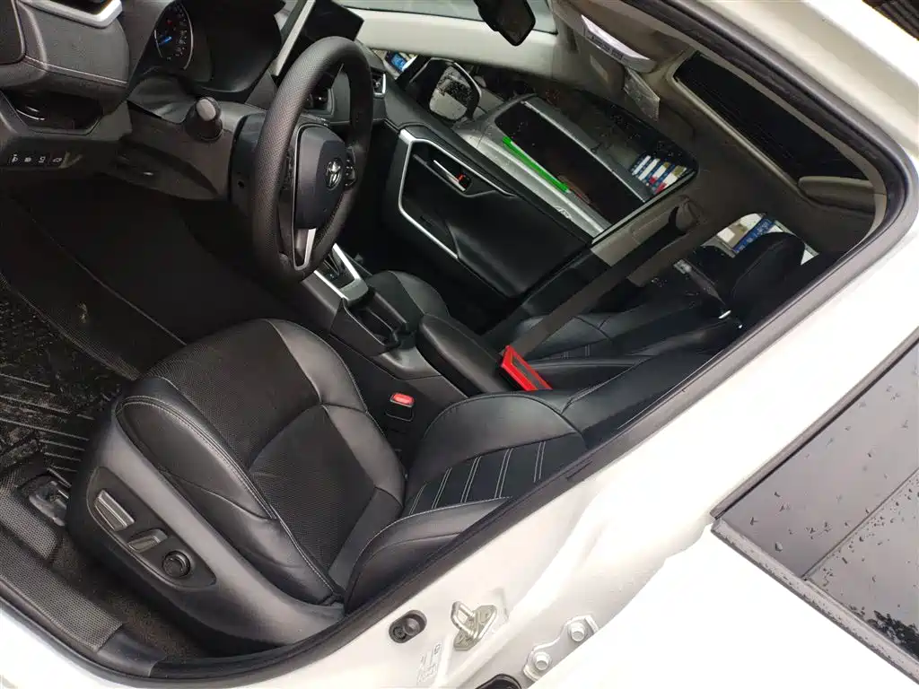 Toyota Wildlander 2022 Hybrid 2.5L E-CVT FWD Premium Edition фото 12