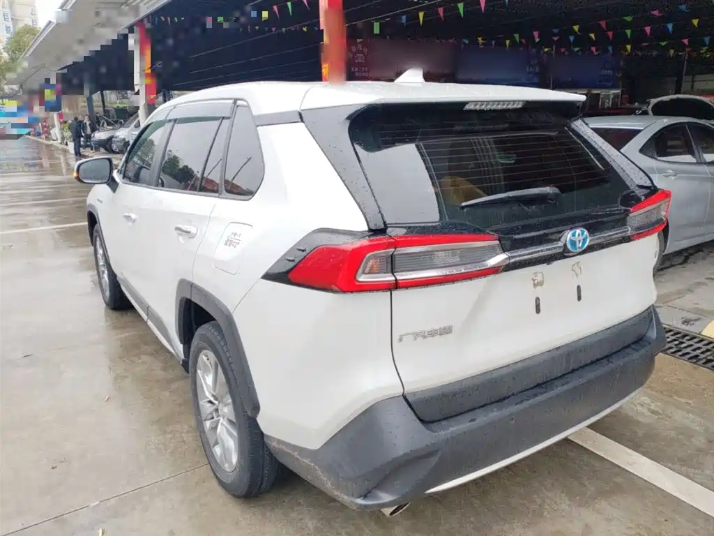 Toyota Wildlander 2022 Hybrid 2.5L E-CVT FWD Premium Edition фото 24