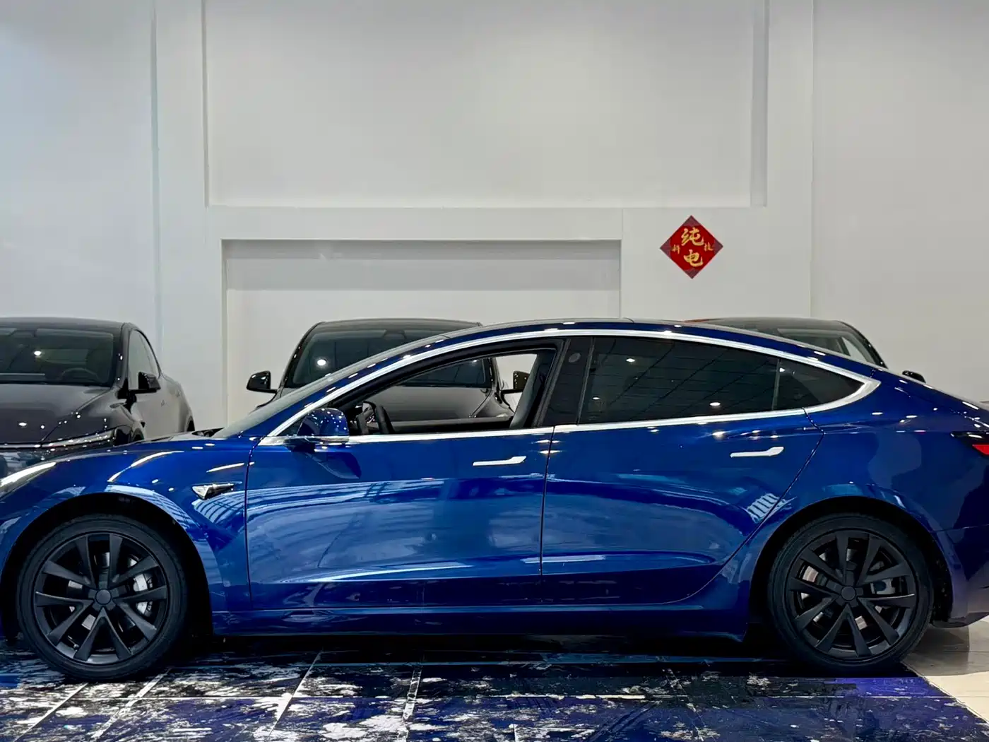 TESLA MODEL 3