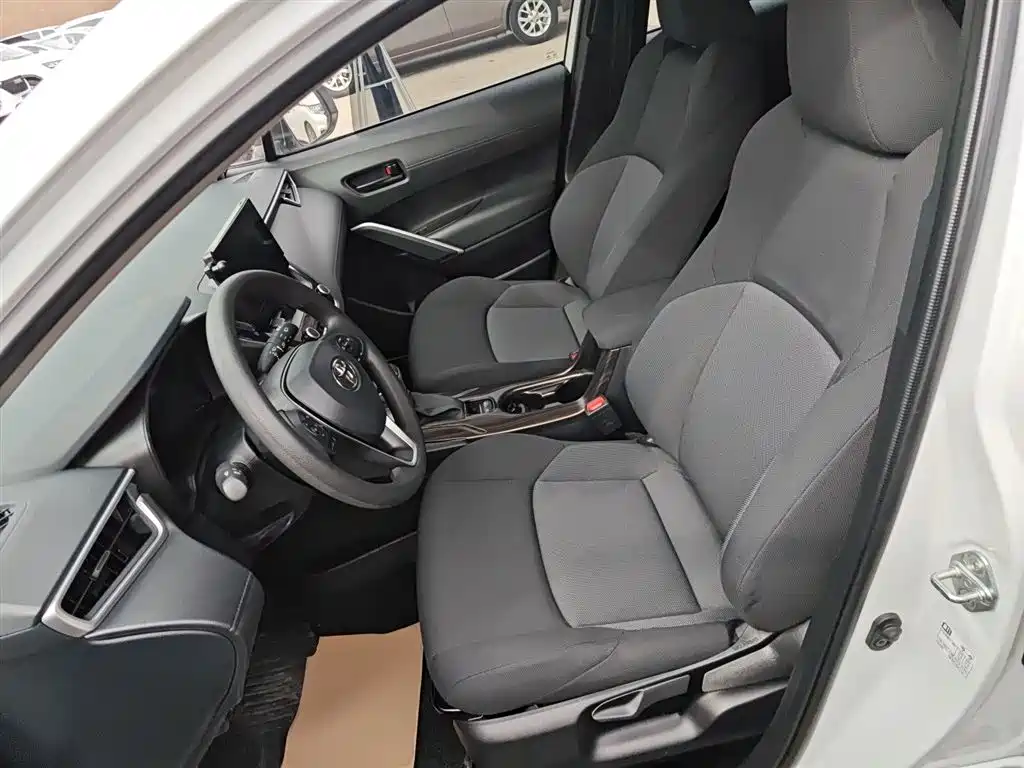 Toyota Frontlander 2023 2.0L CVT Leading Edition фото 11