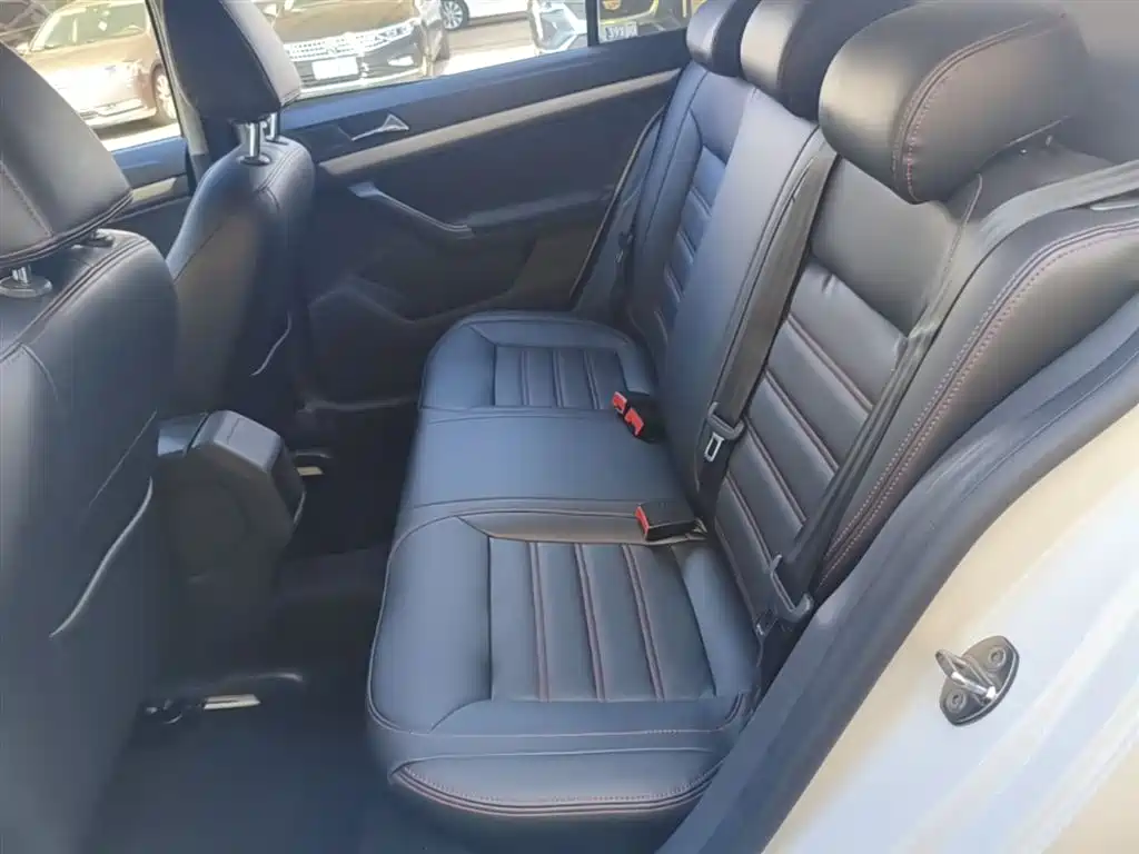 Volkswagen Lavida 2015 1.6L Manual Trend Edition фото 17