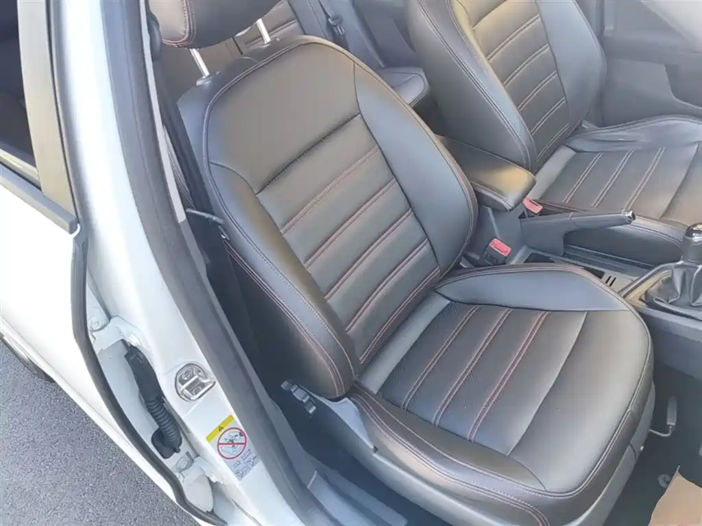 Volkswagen Lavida 2015 1.6L Manual Trend Edition фото 25