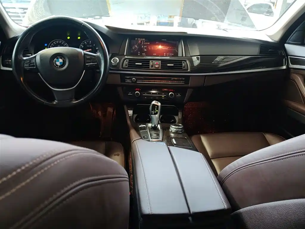 BMW 5 Series 2017 525Li Luxury Design Package фото 3