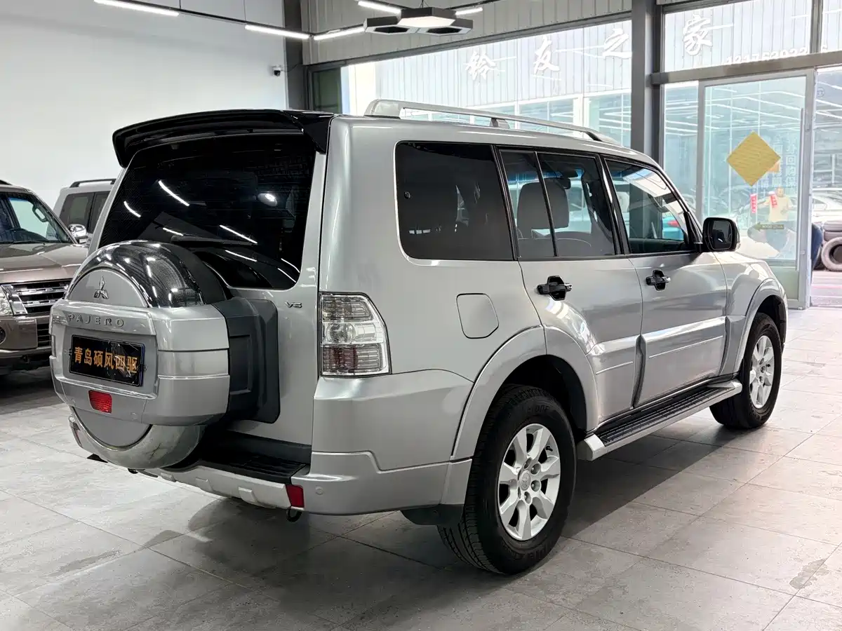 Mitsubishi Pajero (Import) 2012 2012 3.0L Luxury Edition