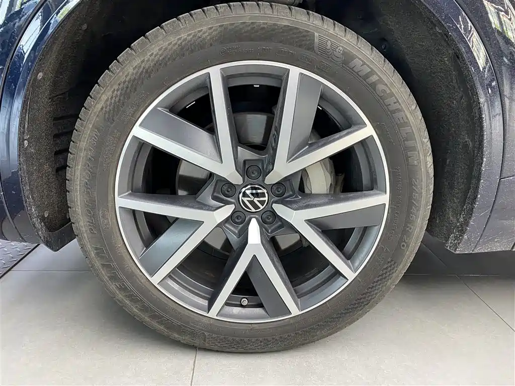Volkswagen Touareg 2022 2.0TSI Rui Shang Edition фото 12