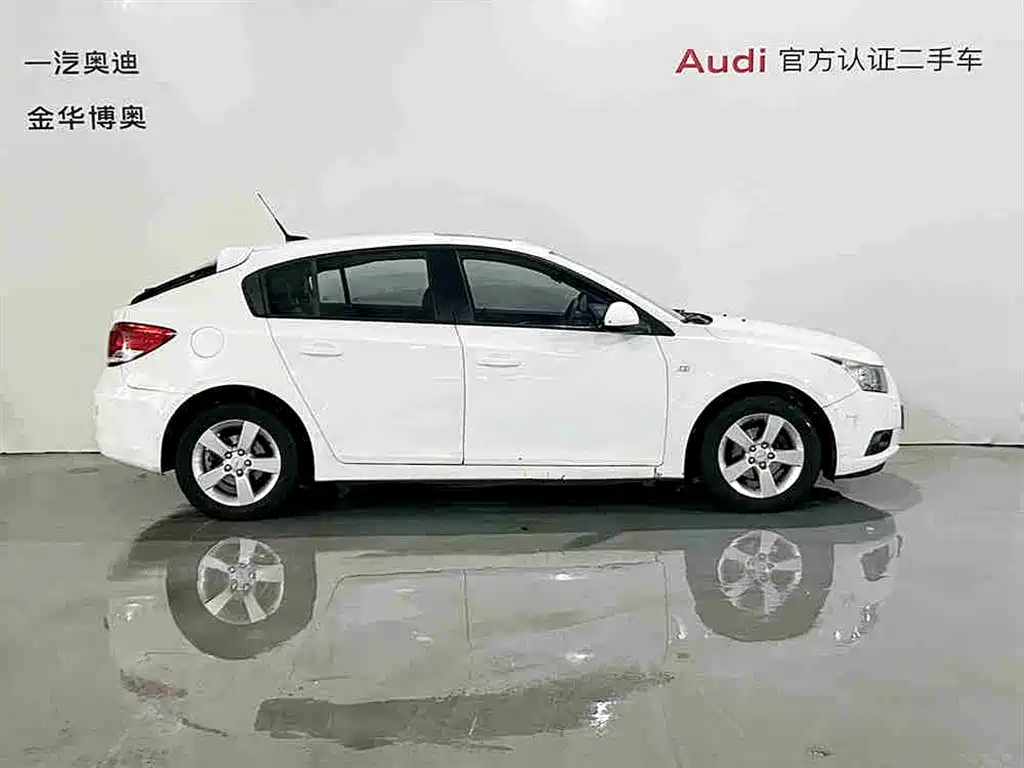 Chevrolet Cruze 2013 Hatchback 1.6L Automatic Luxury фото 3