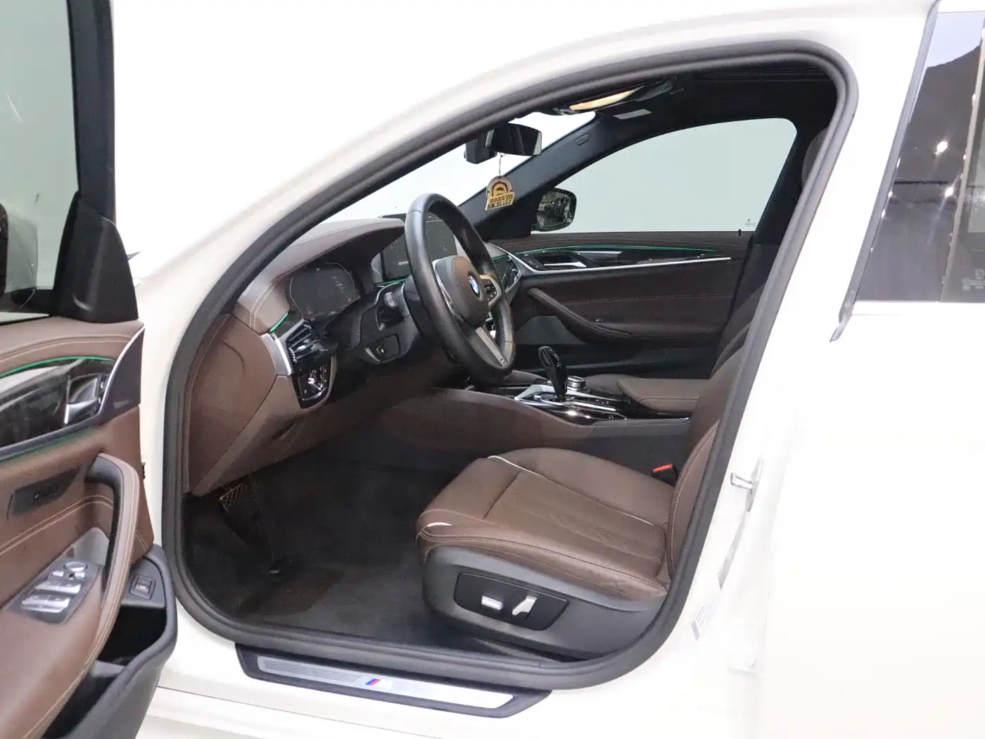 BMW 5 Series 2021 525Li M Sport Package фото 11
