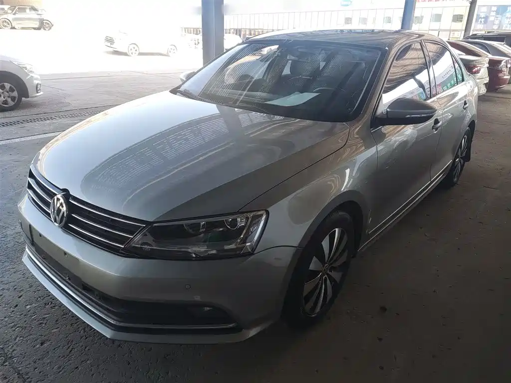 Volkswagen Sagitar 2015 230TSI Automatic Luxury фото 2