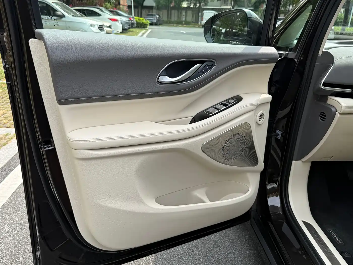 Voyah Auto Voyah Dreamer 2025 PHEV 4WD Kunpeng Premium Edition фото 11
