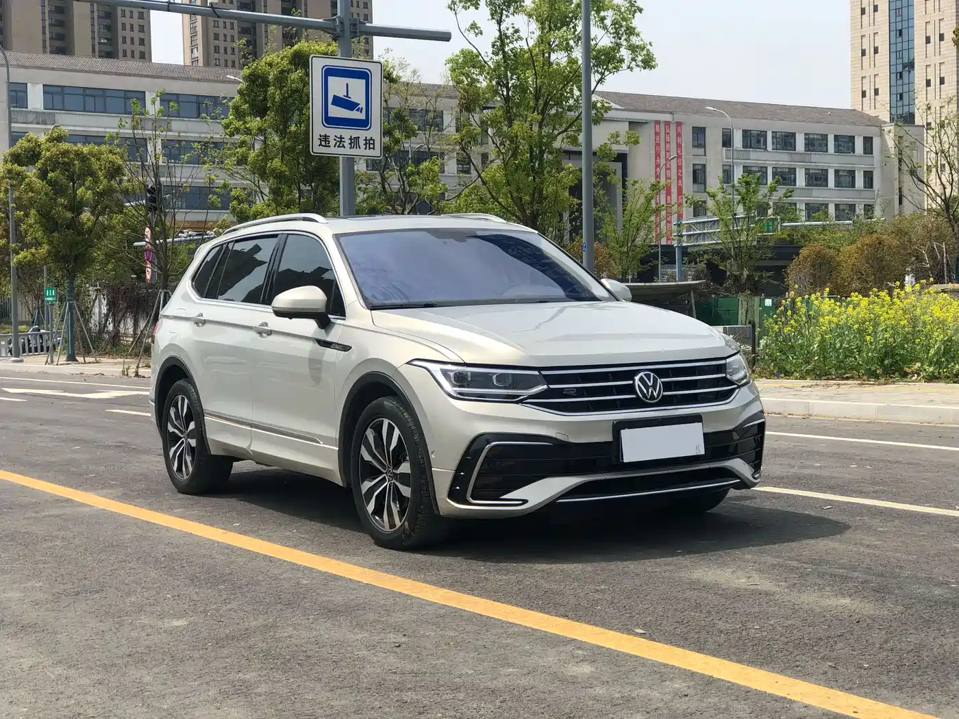 VOLKSWAGEN TIGUAN L