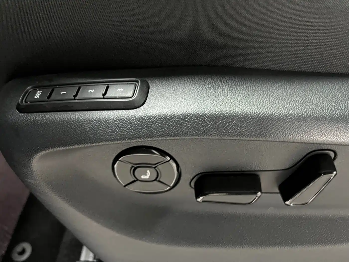 Volkswagen Tiguan L 2024 PRO 380TSI AWD R-Line Intelligent Leader Edition фото 8