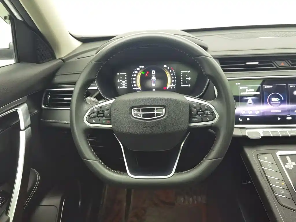Photo 11 - Geely Atlas