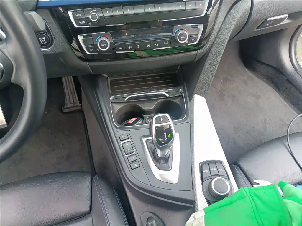 BMW 3 Series 2018 320i M Sport Package фото 10