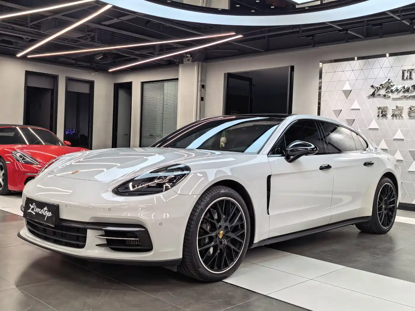 Porsche Panamera 2019 Panamera 4 Executive Long Wheelbase 2.9T фото 3