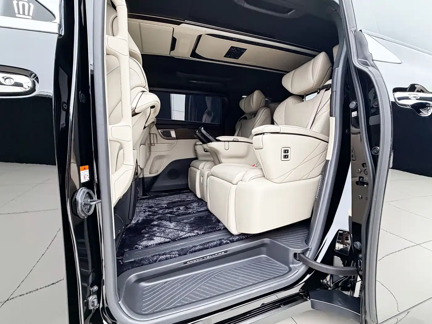 Toyota Vellfire 2026 2024 Crown Hybrid 2.5L Executive Premium Edition