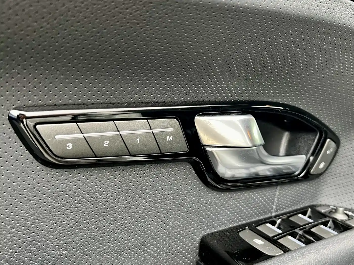 Land Rover Range Rover Evoque (Import) 2013 2.0T 5-door Dynamic Edition фото 11