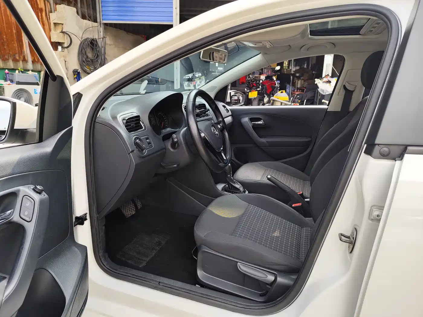 Volkswagen Polo 2016 1.6L Automatic Comfort фото 5