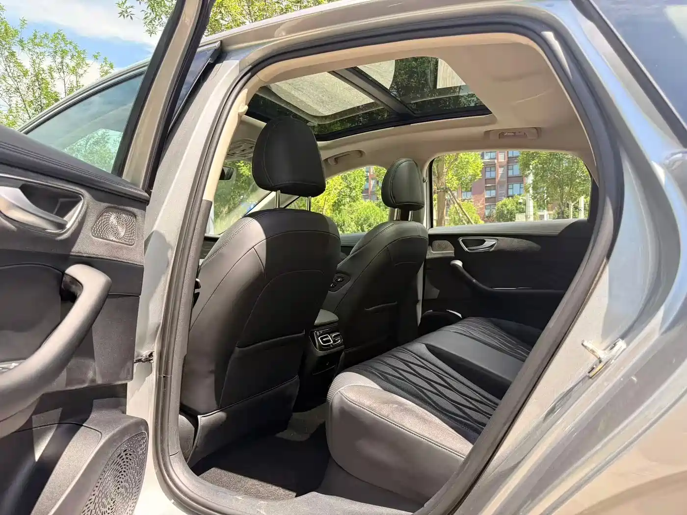 Roewe D7 2023 2023 DMH 125km Flagship Edition