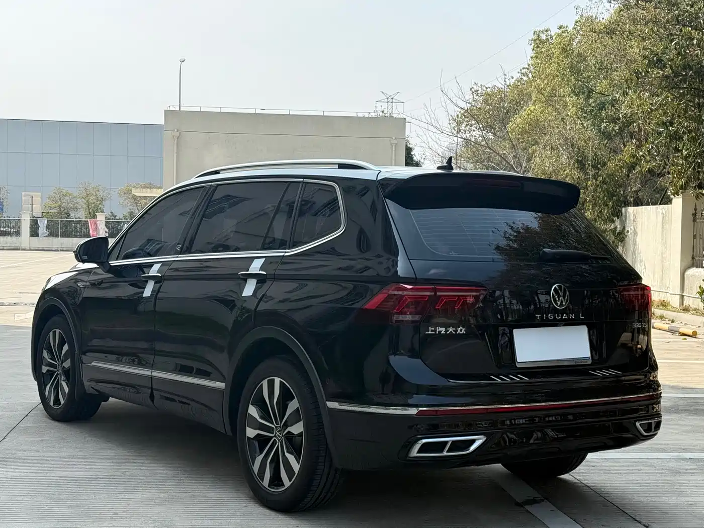 Volkswagen Tiguan L 2022 330TSI Auto 2WD R-Line Premium Edition фото 14