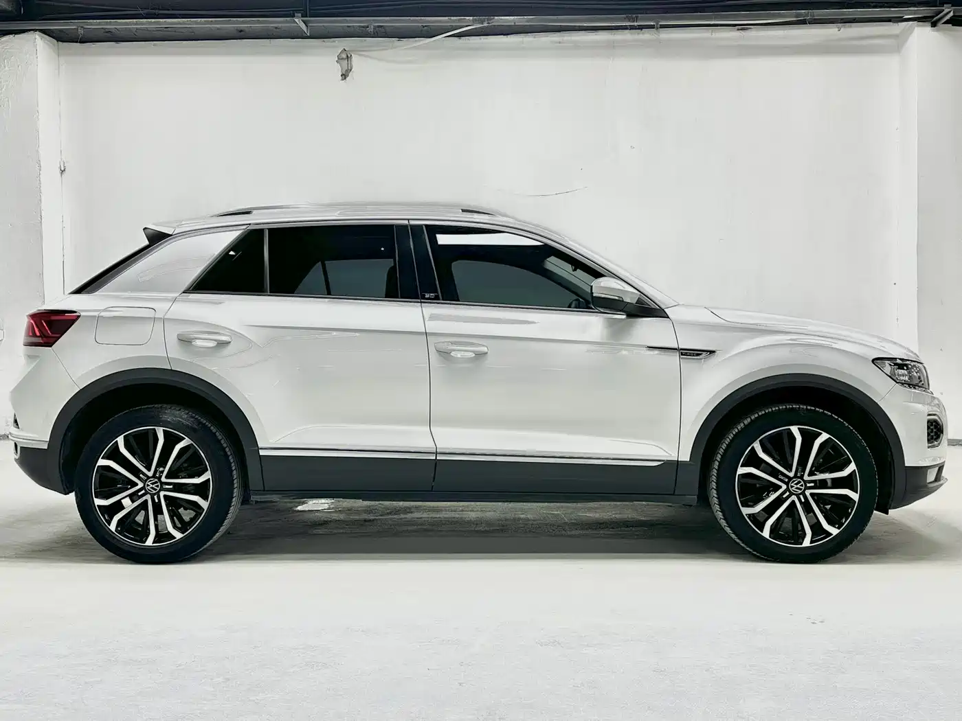 Volkswagen T-ROC 2021 280TSI DSG 2WD Comfort Smart Connect 30th Anniversary Edition фото 4