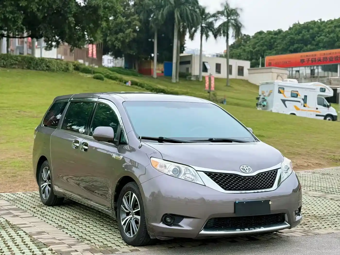 Toyota Sienna 2011 3.5L 2WD Automatic
