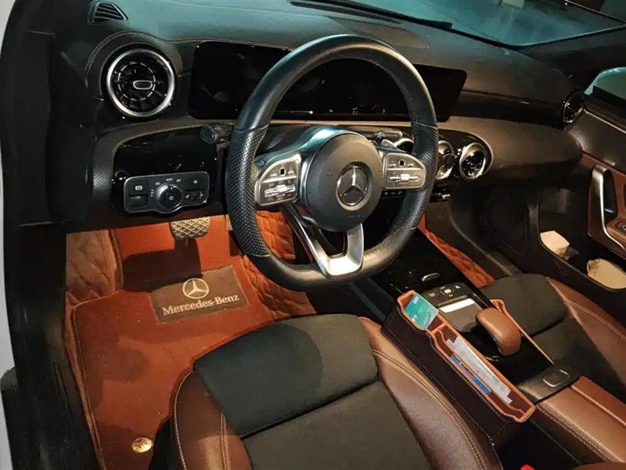 Mercedes-Benz A-Class 2019 A 180 L Sport Sedan фото 12