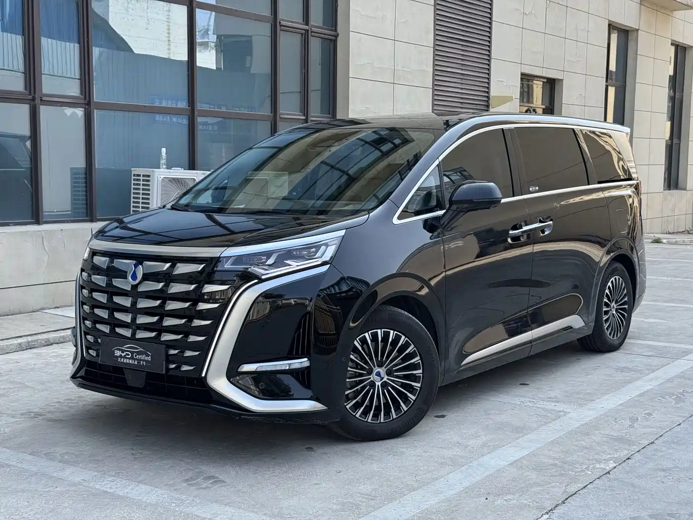 Denza D9 2023 2022 DM-i 970 AWD Flagship