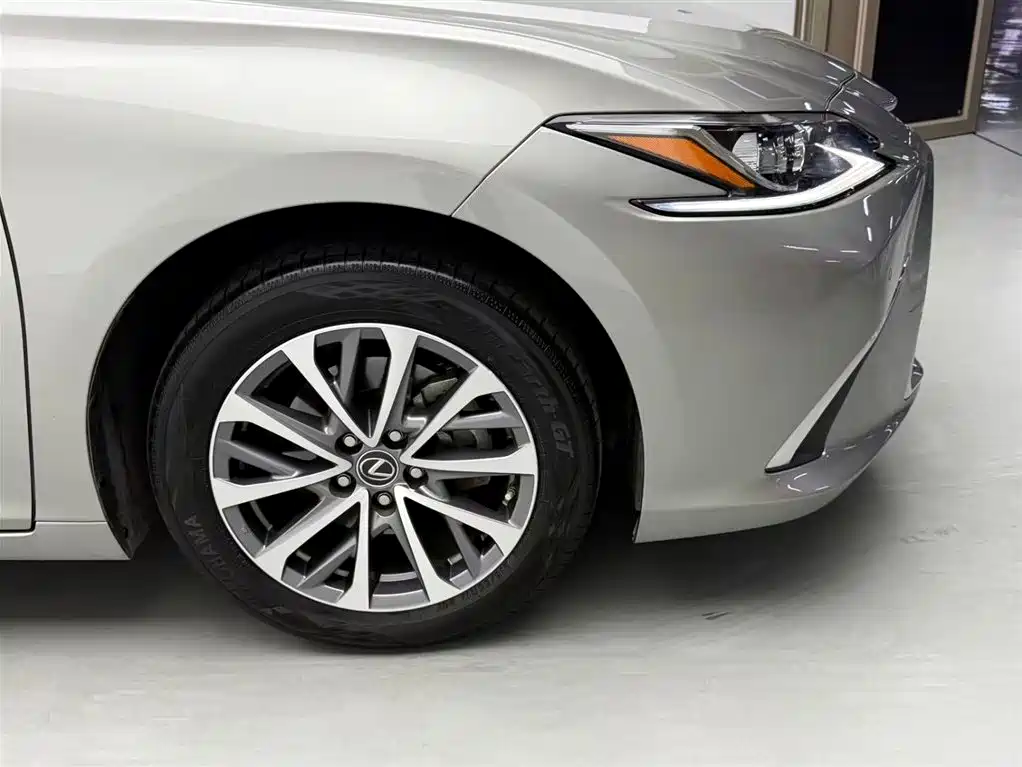 Lexus ES 2022 200 Excellence Edition фото 18
