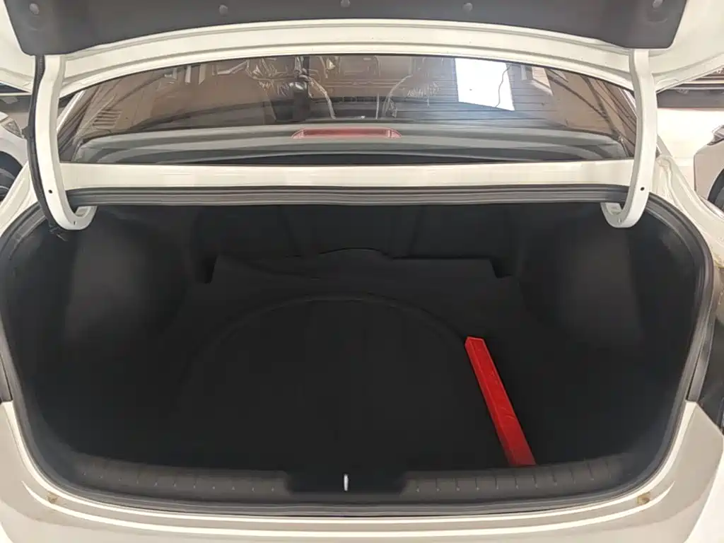 Photo 19 - Hyundai Elantra